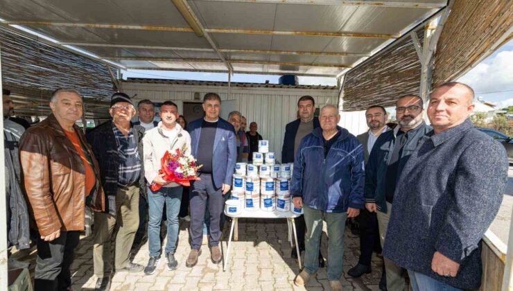 İzmir’de küçük ölçekli balıkçıyla dayanışma eli