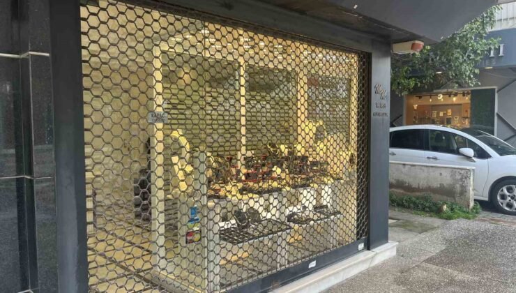 İzmir’de kuyumcuya silahlı soygun girişimi