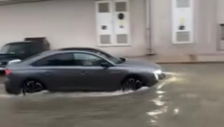 İzmir’de sağanak yağış hayatı olumsuz etkiledi