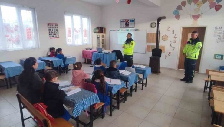 Jandarmadan öğrencilere trafik eğitimi
