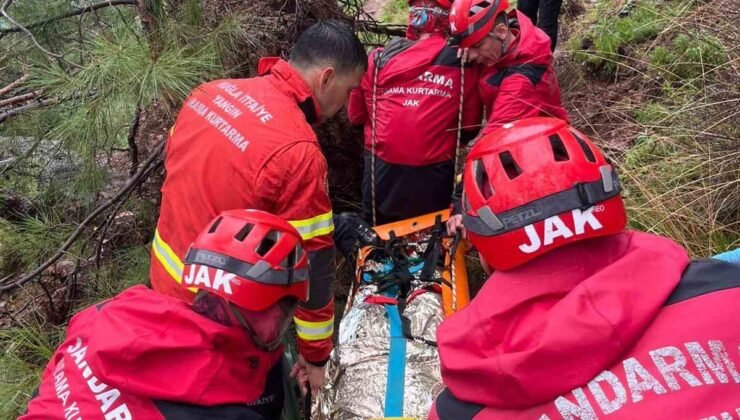 Kabak Koyu’nda kayalıklardan düşen genç kurtarıldı