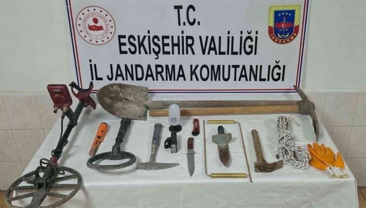 Kaçak kazı yapan 3 şüpheli suçüstü yakalandı
