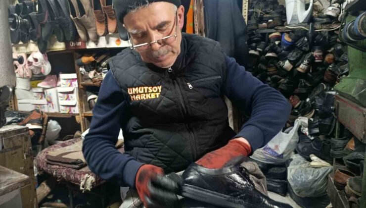 Kahramanmaraş’ta 38 yıllık usta eski ayakkabılara yeniden hayat veriyor