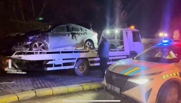 Kaldırıma giren araç, önüne çıkan her şeyi sürükledi