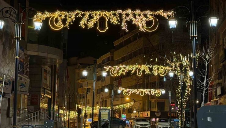 Karabük’te ışıklandırmalarla Ramazan heyecanı başladı