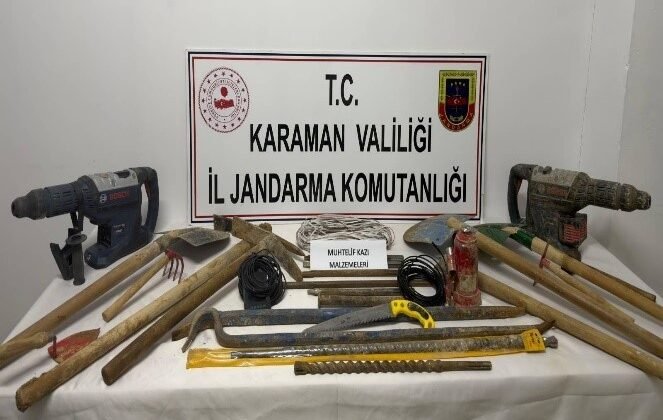 Karaman’da jandarma uyuşturucu ve kazı malzemeleri ele geçirdi