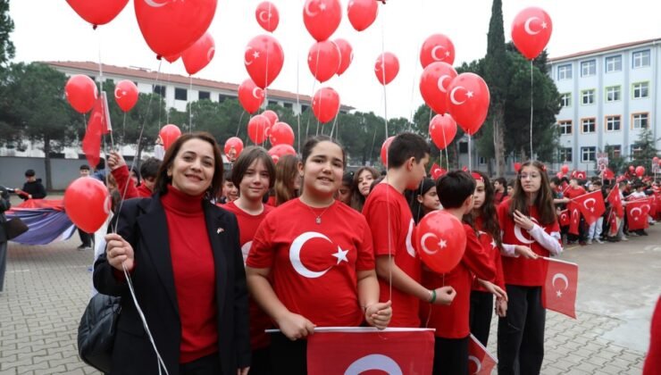 Karasu’da sokaklar kırmızı beyaza büründü