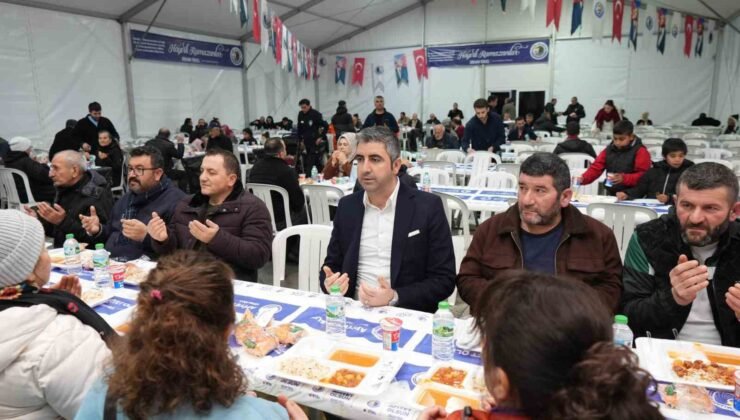 Kartallılar Ramazan’ın ilk iftarında aynı sofrada buluştu