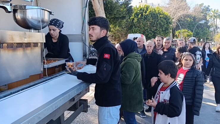 Kaskını kız arkadaşına verdiği kazada hayatını kaybeden motosiklet sürücüsü için lokma dağıtıldı