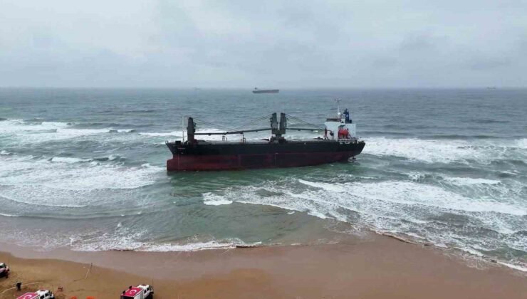 Kastamonu açıklarında vurulan ve Sarıyer’de karaya oturan gemi havadan görüntülendi
