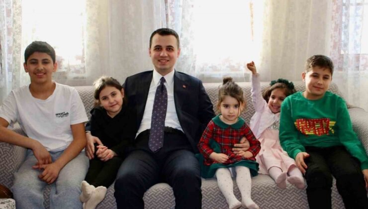 Kaymakam Alpay’dan depremzede aile ile bir araya geldi