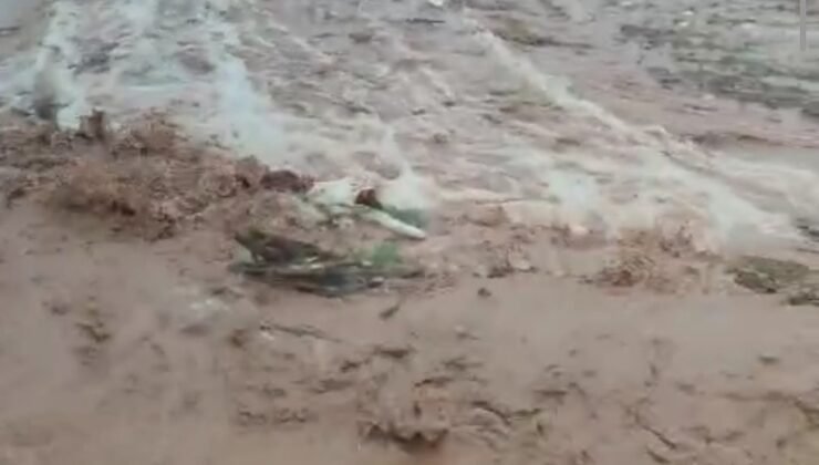 Kırşehir’de sağanak, su baskınlarına neden oldu