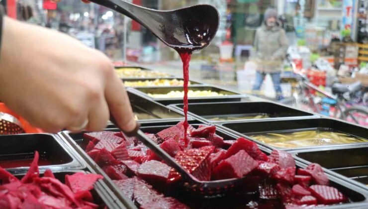 Kış sofralarının renkli lezzeti turşu vatandaştan yoğun ilgi görüyor