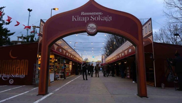 Kitap Sokağı kapılarını açtı