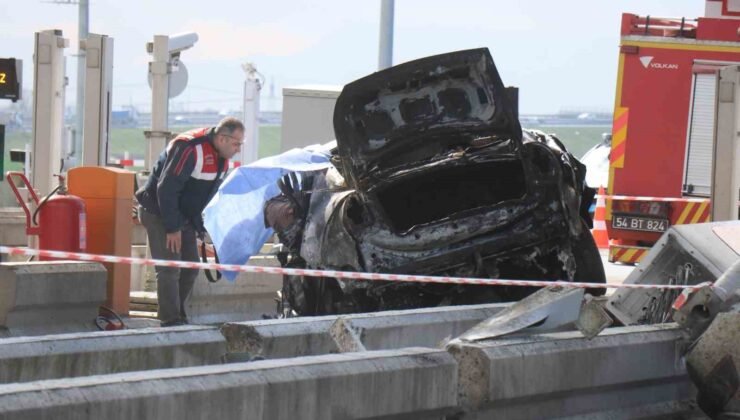 KMO’da feci kaza: Bariyerlere çarptı alev aldı, sürücü olay yerinde hayatını kaybetti