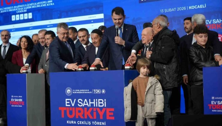 Kocaeli’de 10 bin 340 sosyal konutun kura çekimi Bakan Kurum’un katılımıyla yapıldı