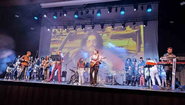 Kocaeli’de öğrenciler Barış Manço şarkılarıyla yarıştı