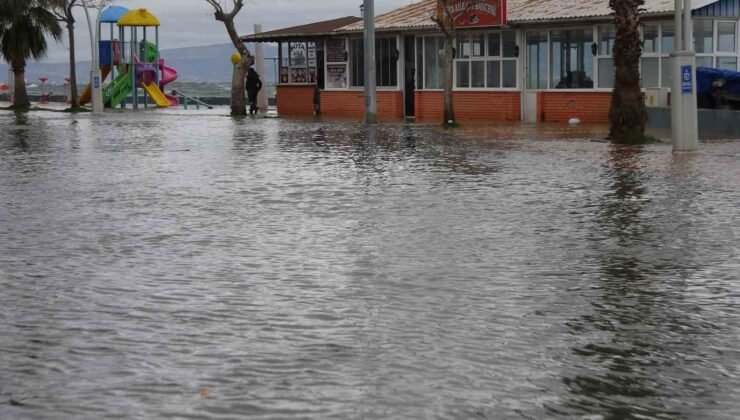 Kocaeli’yi lodos vurdu, yollar göle döndü