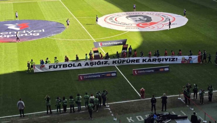 Kocaelispor – Gaziantep FK maçında anlamlı pankartlar