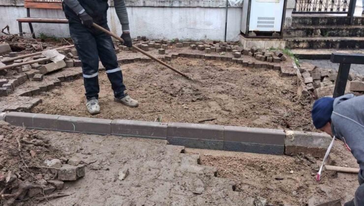 Koçarlı’da bozuk yollar onarıldı, Cihanoğlu Camii çevresi yeniden düzenlendi