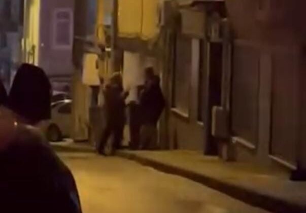 Komşuların çöp bidonu tartışması kameraya yansıdı