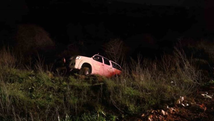 Kontrolden çıkan kamyonet şarampole yuvarlandı, sürücü yaralandı