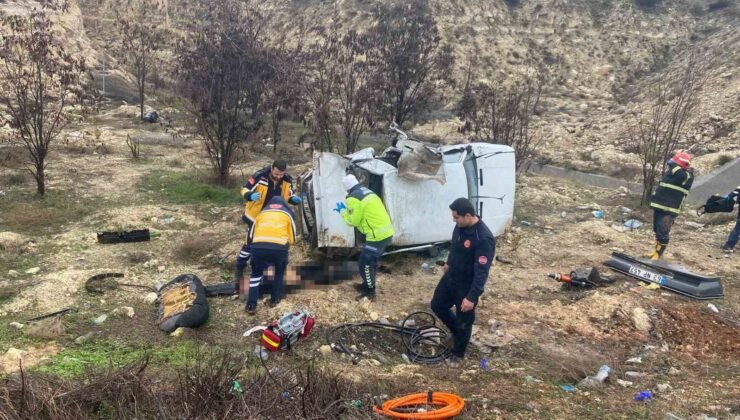 Kontrolden çıkarak şarampole uçan otomobilin sürücüsü hayatını kaybetti