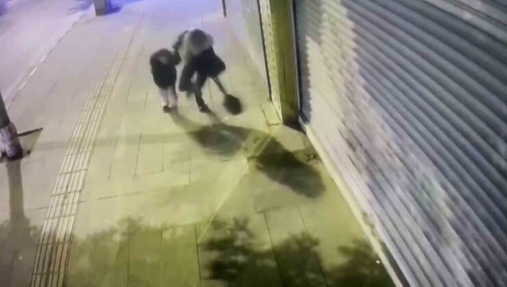 Kontrollü yıkımda çöken binadan koşarak kurtulan anne ve kızın kaçış anları kameraya yansıdı