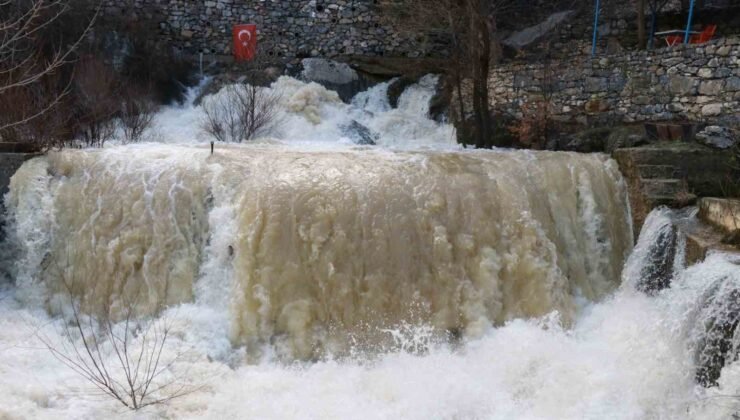 Konya’da eriyen kar suları Göksu Nehri’ni coşturdu