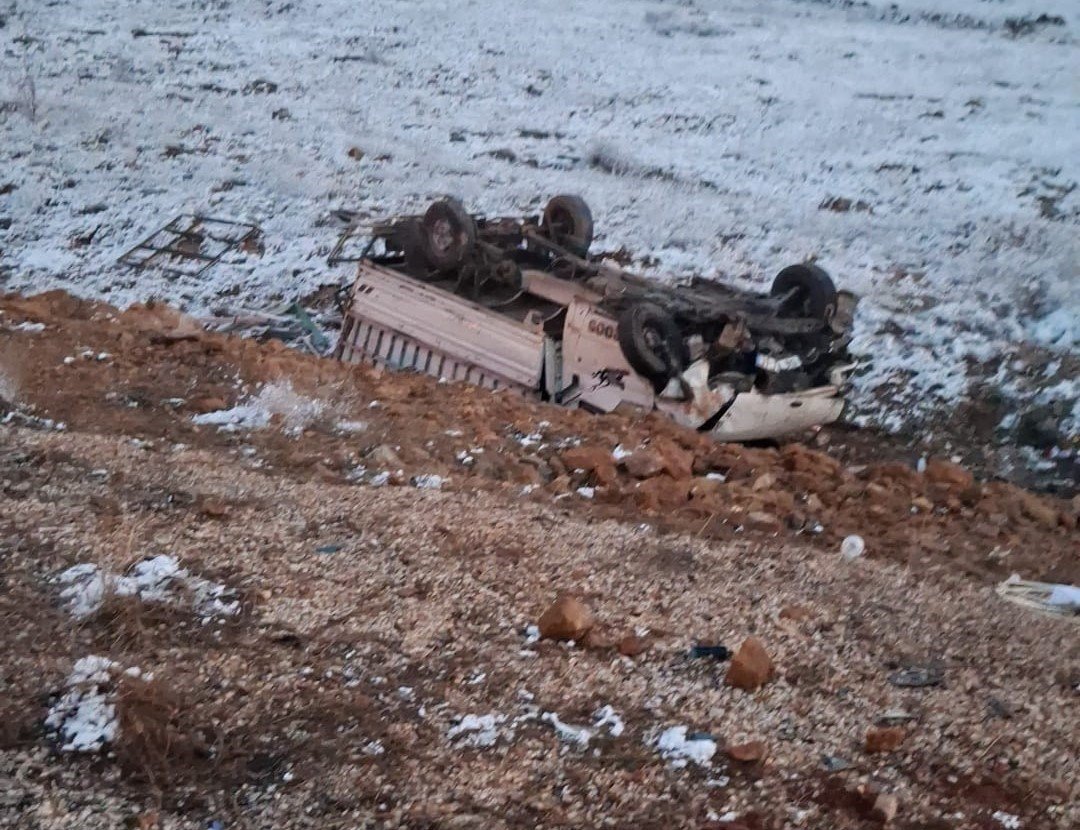 Konya’da kamyonet şarampole devrildi: 4 yaralı