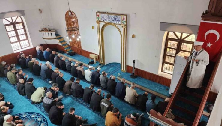 Köyceğiz’de deprem şehitleri için dua ve lokma hayrı yapıldı