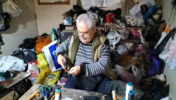 Köyceğiz’in son ayakkabı ustası, emekli oldu ama mesleğini bırakamadı