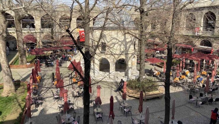 Koza Han’da masalar geri döndü, vatandaş yeniden tarihle buluştu