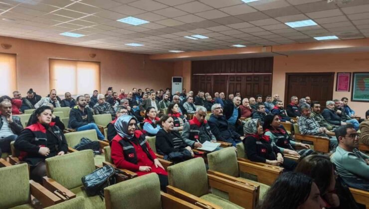 Kozan’da hurma üreticilerine kapsamlı eğitim