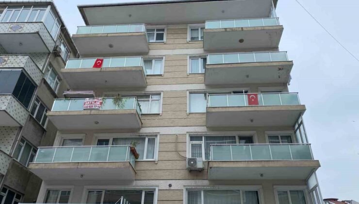 Küçükçekmece’de istinat duvarı çöktü: 6 katlı bina tahliye edildi