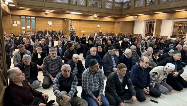 Kulu’da ilk teravih namazında camiler doldu