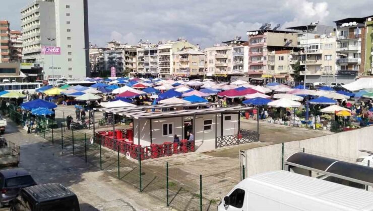 Kurtuluş Semt Pazarı yeni yerinde hizmete başladı