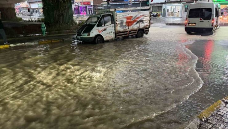 Kuşadası’nda şiddetli yağış ve dolu etkili oldu