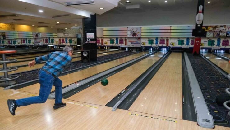 Kuşaklar bowling pistinde buluştu