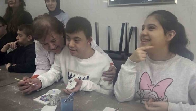 Kütahya’da özel öğrenciler çini sanatıyla buluştu