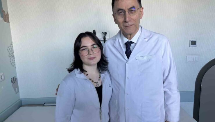 Lenf kanserini yendi, doktorundan ilham alıp tıp fakültesini kazandı: Yıllar sonra yine aynı karede buluştular