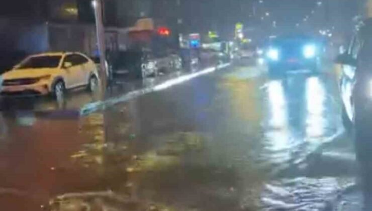 Maltepe’de aniden bastıran sağanak yağış caddeyi göle çevirdi