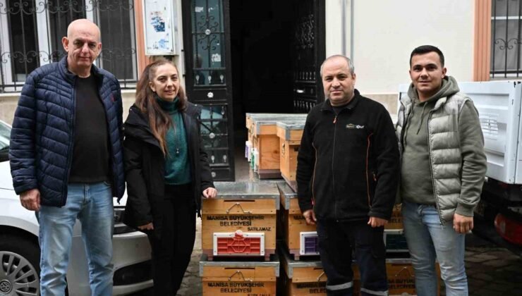 Manisa Büyükşehir’den sel mağduru arıcıya kovan desteği
