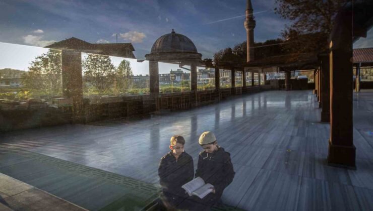 Manisalı sağlıkçı, “Eğitim” temalı fotoğraf yarışmasında Türkiye birincisi oldu