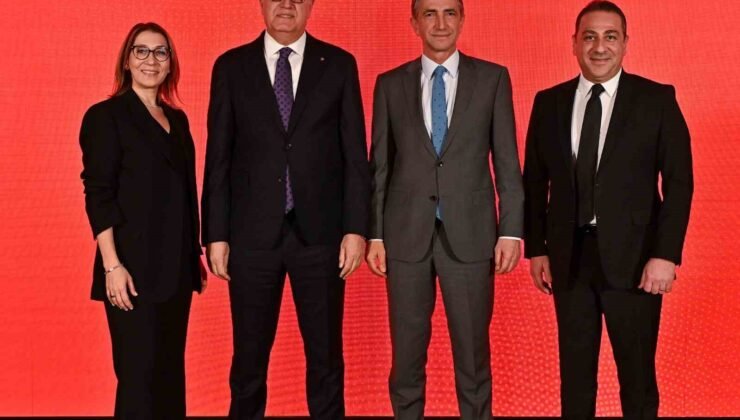 Mehmet Akif Üstündağ: “Ülkenin gururuyuz ve gururu olmaya da devam edeceğiz”