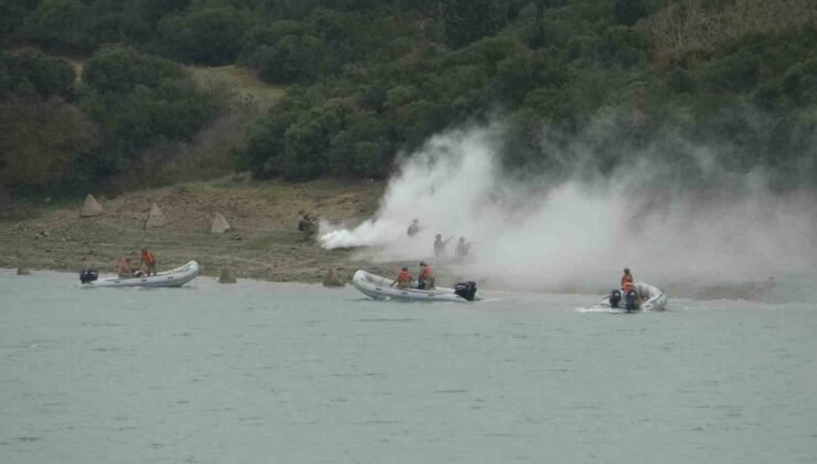 Mehmetçik Çanakkale’de “Durgun Sulardan Geçiş Eğitimi” gerçekleştirdi