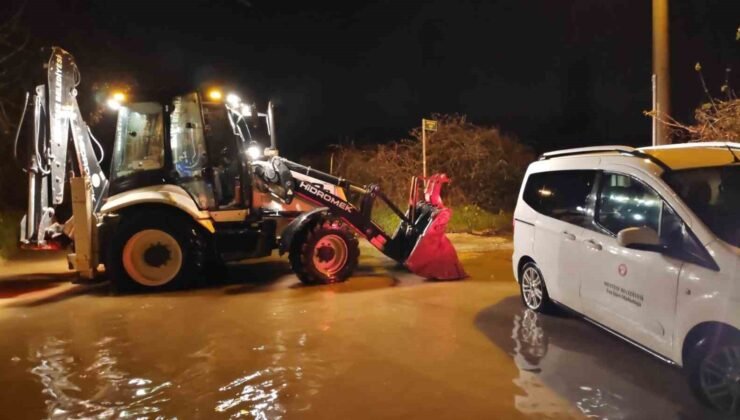Menteşe Belediyesi ekipleri gece boyunca mesai yaptı