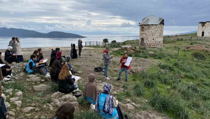Menteşe’nin gönüllü gençlerinden Bodrum’da sanat çıkarması