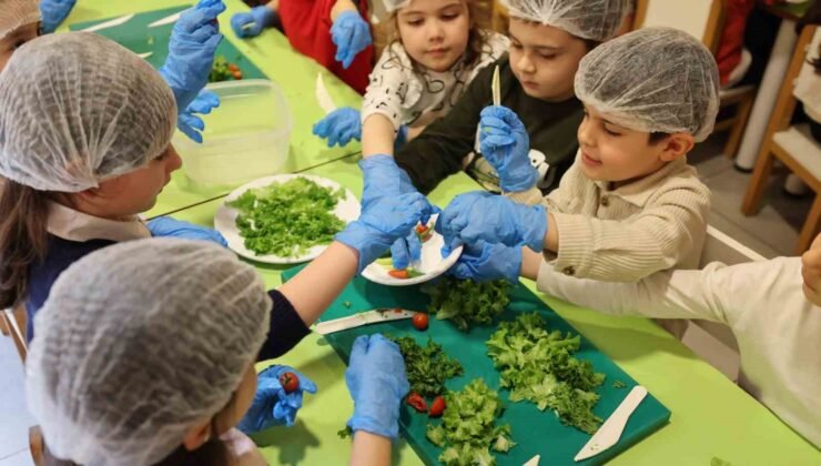 Merkezefendi Atatürk Bilim Merkezine minik öğrenciler ziyaret etti