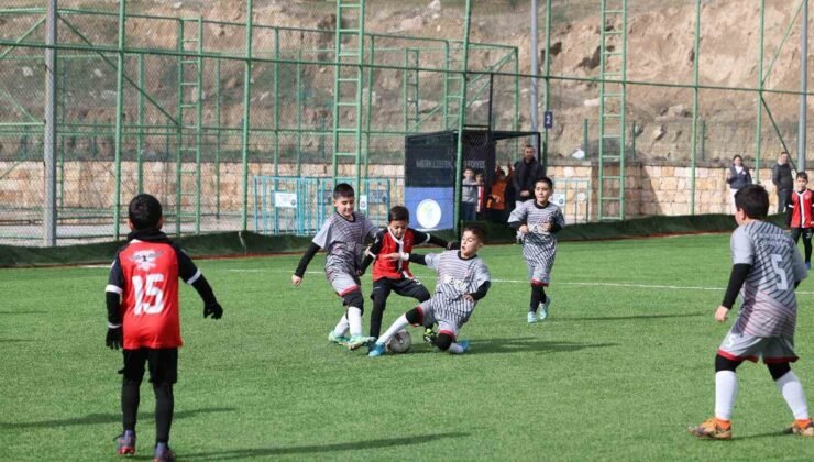 Merkezefendi’de U-9 Şenlik Ligi tüm hızıyla devam ediyor
